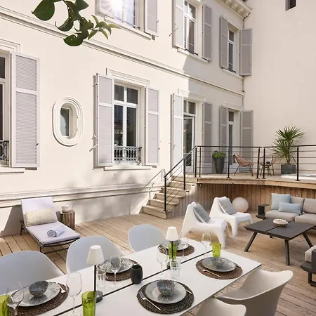 Super Central, Spacious, Sunny Large Deck & كان