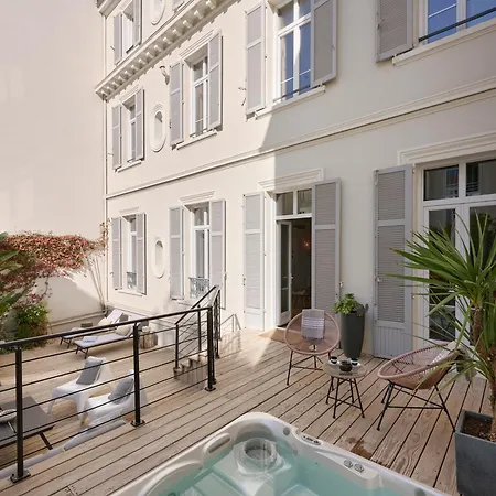 شقة Super Central, Spacious, Sunny Large Deck & *