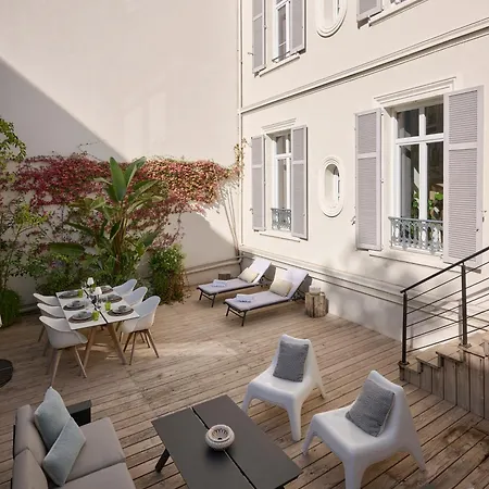 Super Central, Spacious, Sunny Large Deck & شقة كان